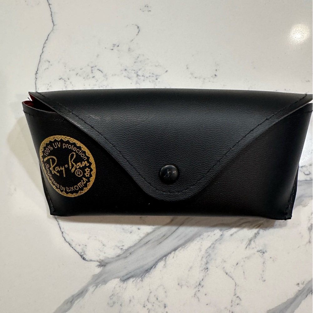 🐧3/$15 or 5/$20 - Ray-Ban Sunglasses Case - GUC